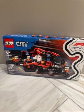 LEGO City F1 Pit Stop & Pit Crew with Ferrari Car Toy - New in box